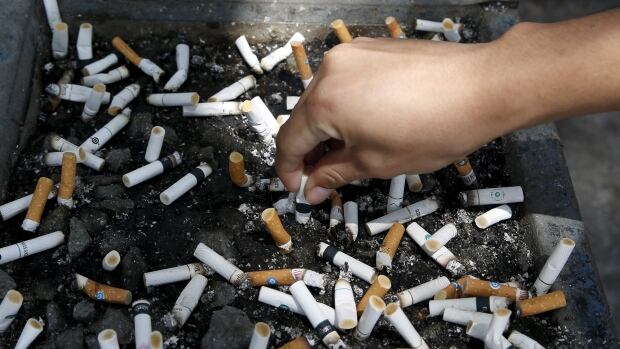 Eliminating triggers that make people desire a cigarette when quitting, such as an ashtray, is part of the Guide to Quit program.