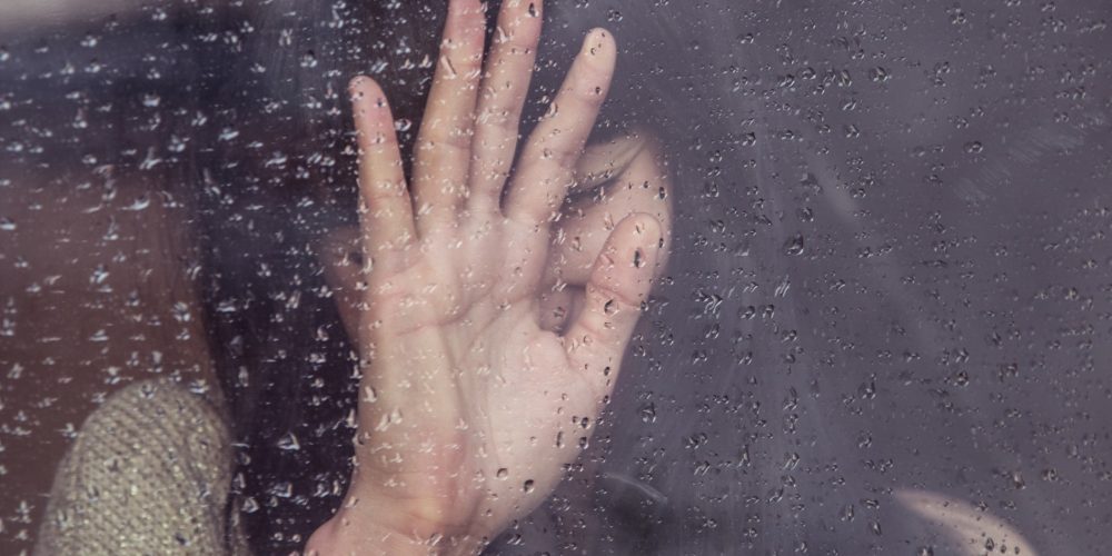 What-is-the-Fawn-Response-1000×500 A woman is fawning. The fawn response is a response to trauma.